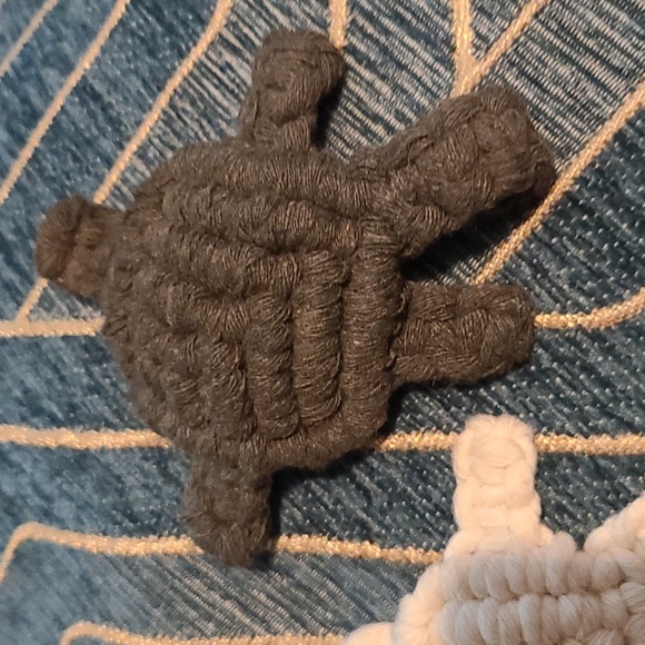 Hand crafted macrame turtles - Picture 3 of 5